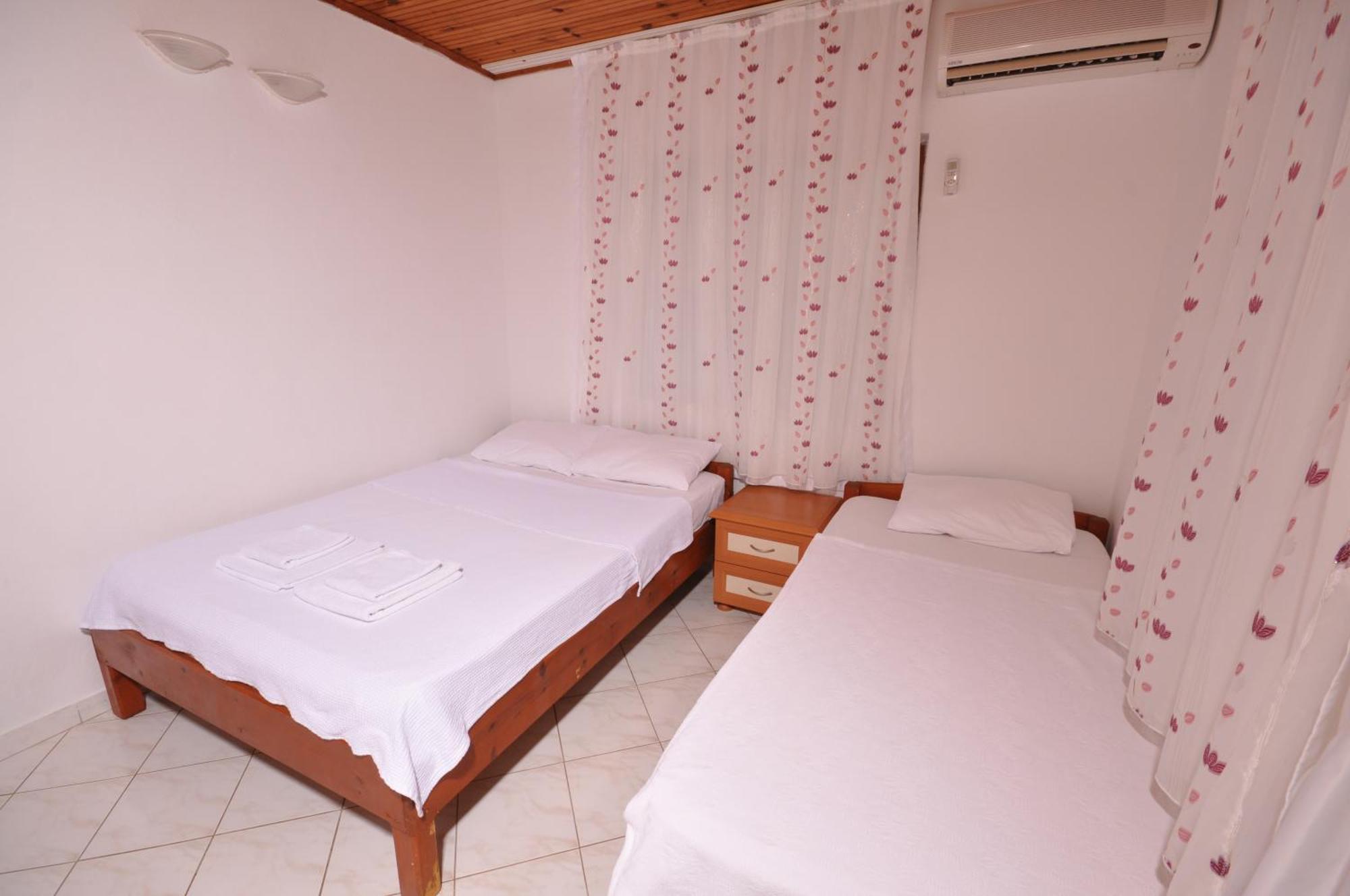 Cesur Pansiyon Hotel Çıralı Bilik gambar